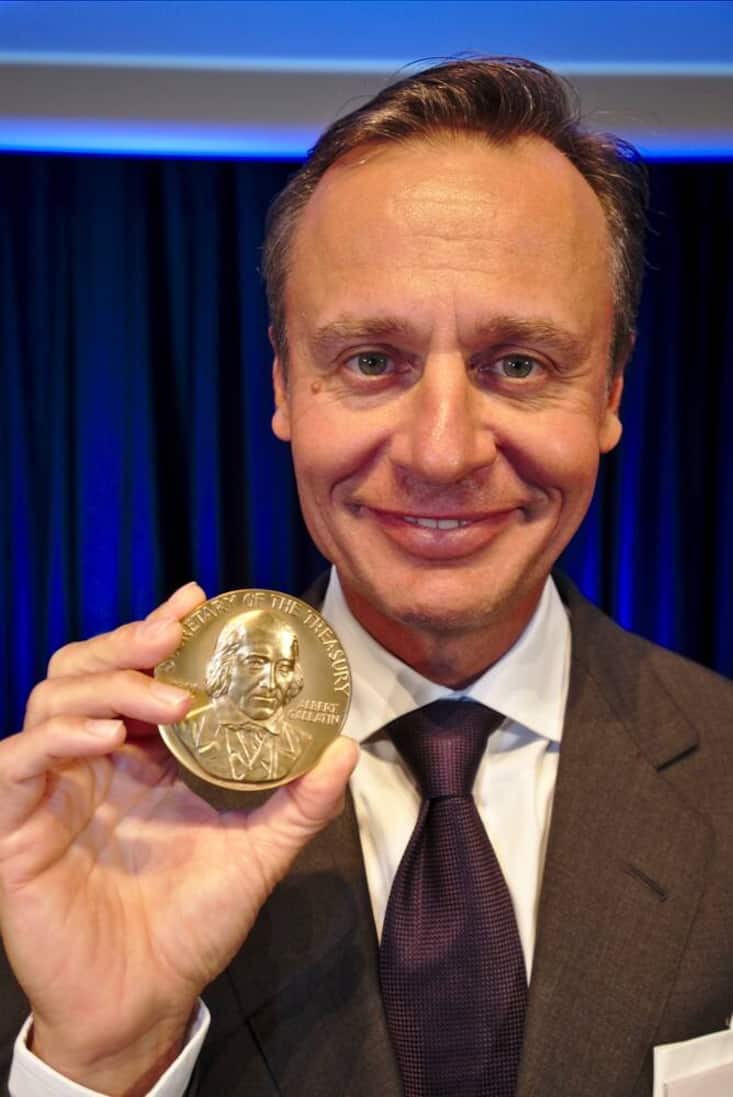 Ernesto Bertarelli mit Gallation-Medaille