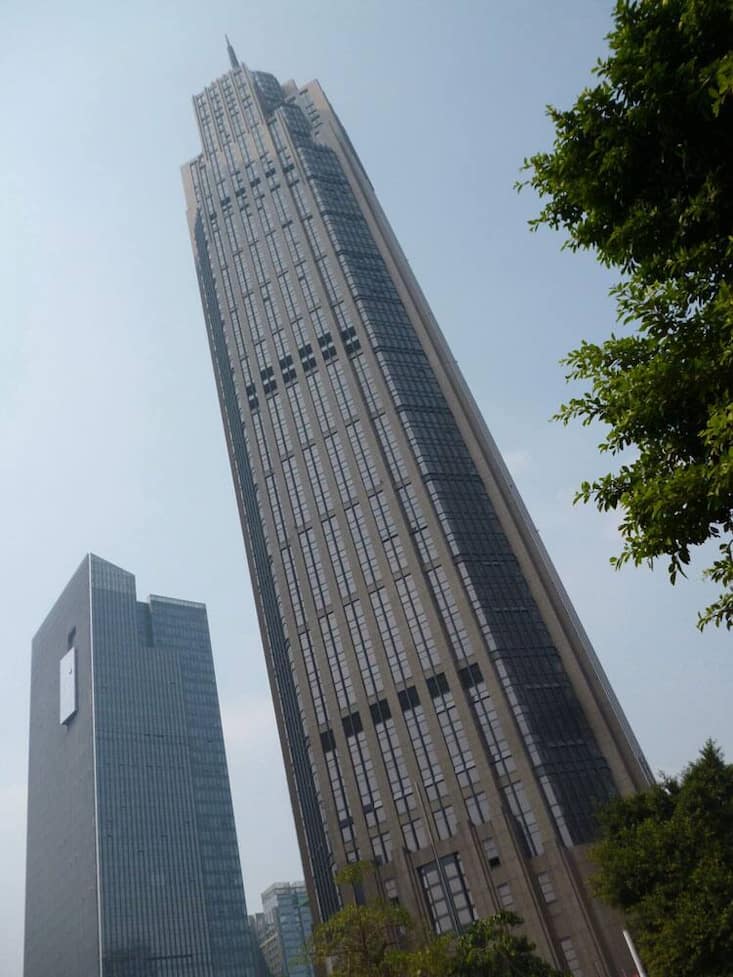 Rang 9:
«The Pinnacle» in Guangzhou ragt 360 Meter in die Luft. 95 Meter davon sind jedoch unbewohnt und unbenutzt. (Bild: Indexxrus//Wikimedia/CC)