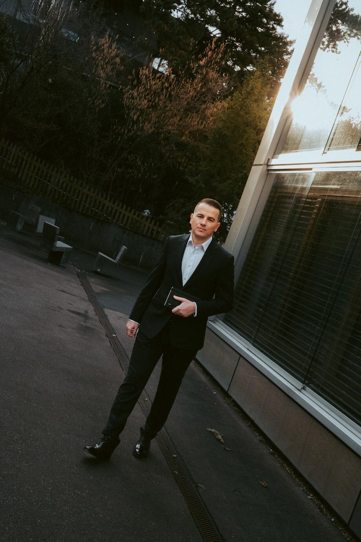 Bei Bilal Jusufi von ­Lakefield Partners gibt ein quanti­tatives Modell die­ Anlagen vor. Das Team vertraut dem Computer und setzt die Empfehlungen eins zu eins um.