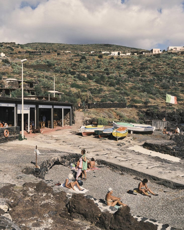 Ein typischer Nachmittag am Strand von La Vela: ein ausgedehntes Mittagessen, dann Sonnenbaden und schliesslich ein Aperitif.
