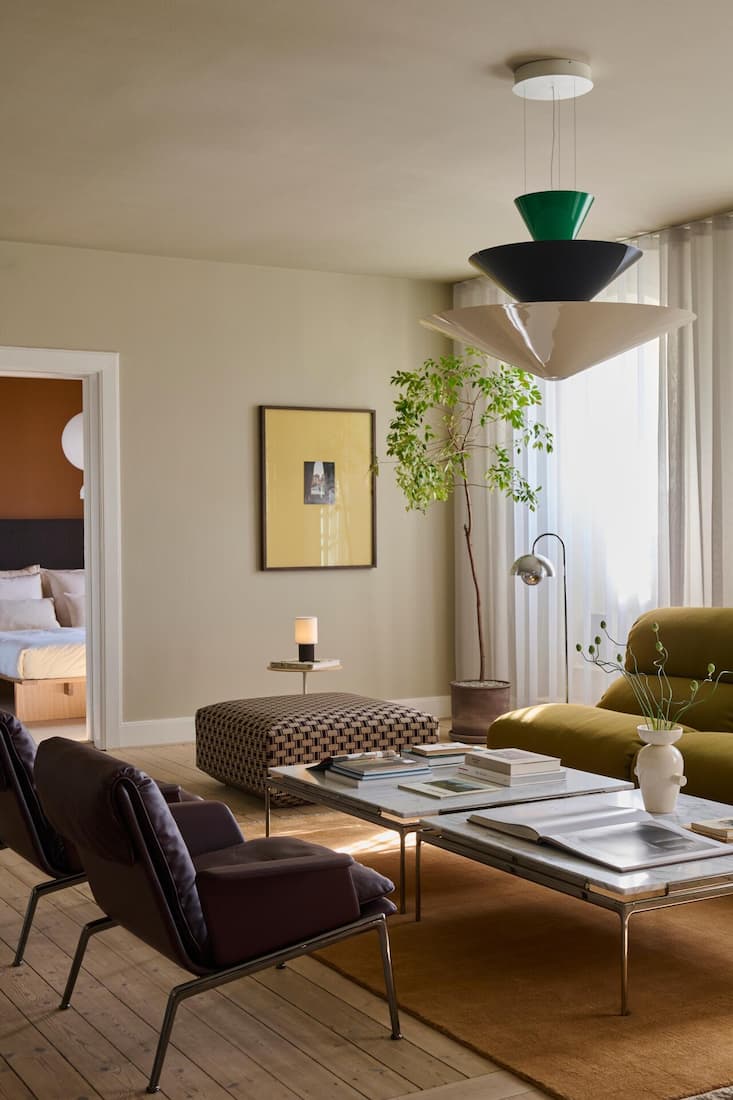 <p>Entspannte Kombi: Sitzecke mit edlen Designstücken.</p>
<p>www.andtradition.com</p>