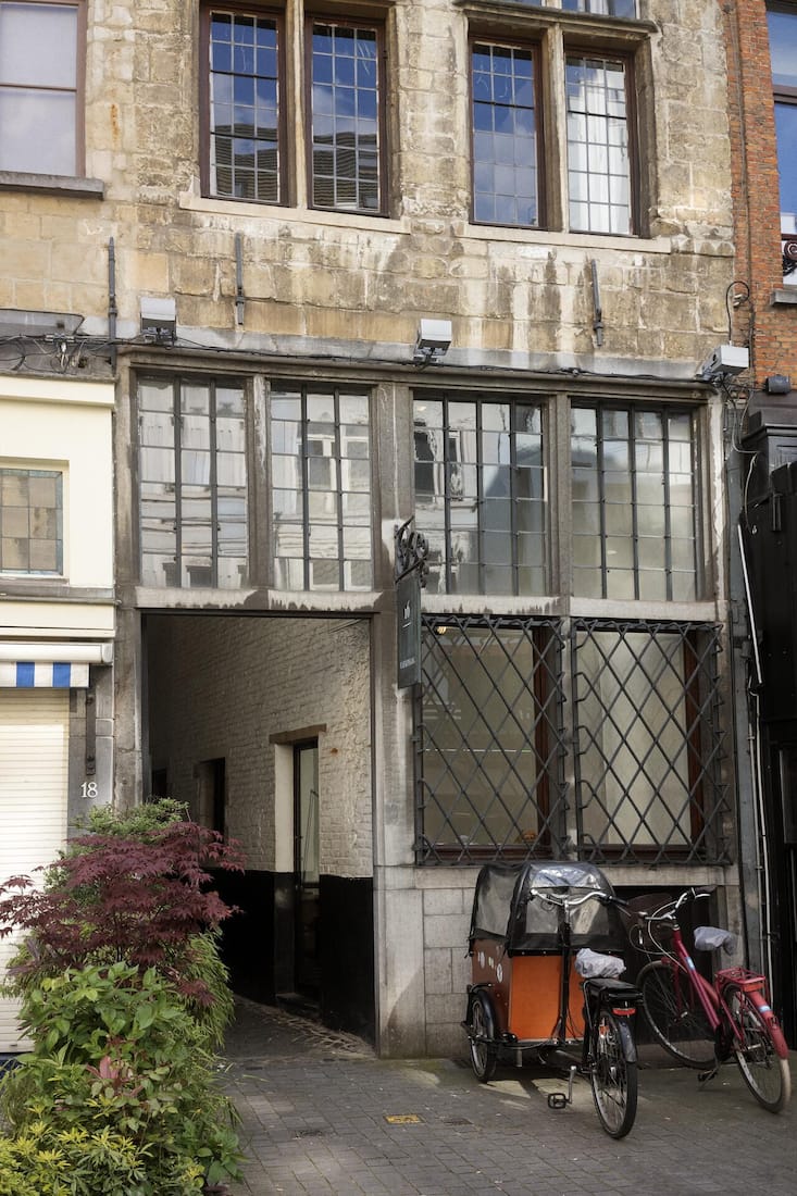 <p>Der Eingang zum Vlaeykensgang, einer pittoresken Gasseaus dem Mittelalter, ist ohne Karte kaum zu finden.</p>