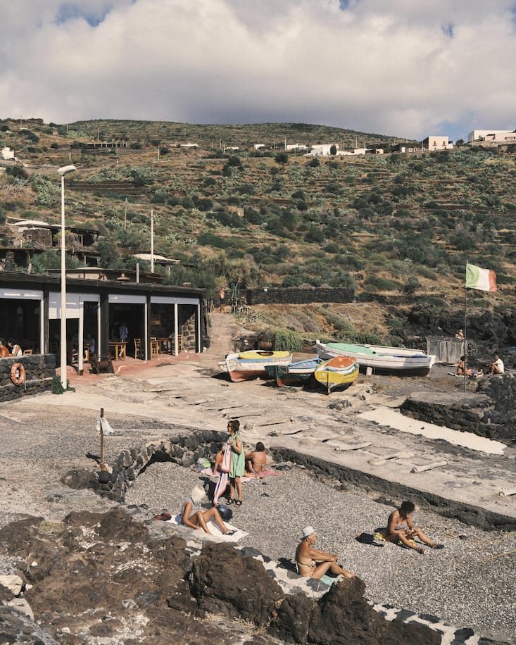 <p>Ein typischer Nachmittag am Strand von La Vela: ein ausgedehntes Mittagessen, dann Sonnenbaden und schliesslich ein Aperitif.</p>
