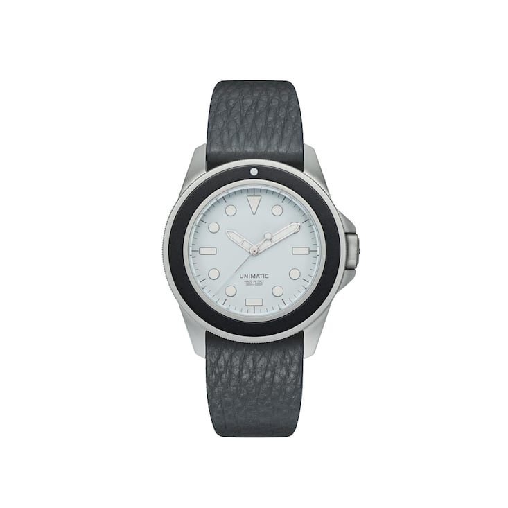 <p>Unimatic UT1-GO</p>
<p>Gehäuse: 41,5 mm, Edelstahl;</p>
<p>Werk: Quarz;</p>
<p>Preis: 710 Euro.</p>