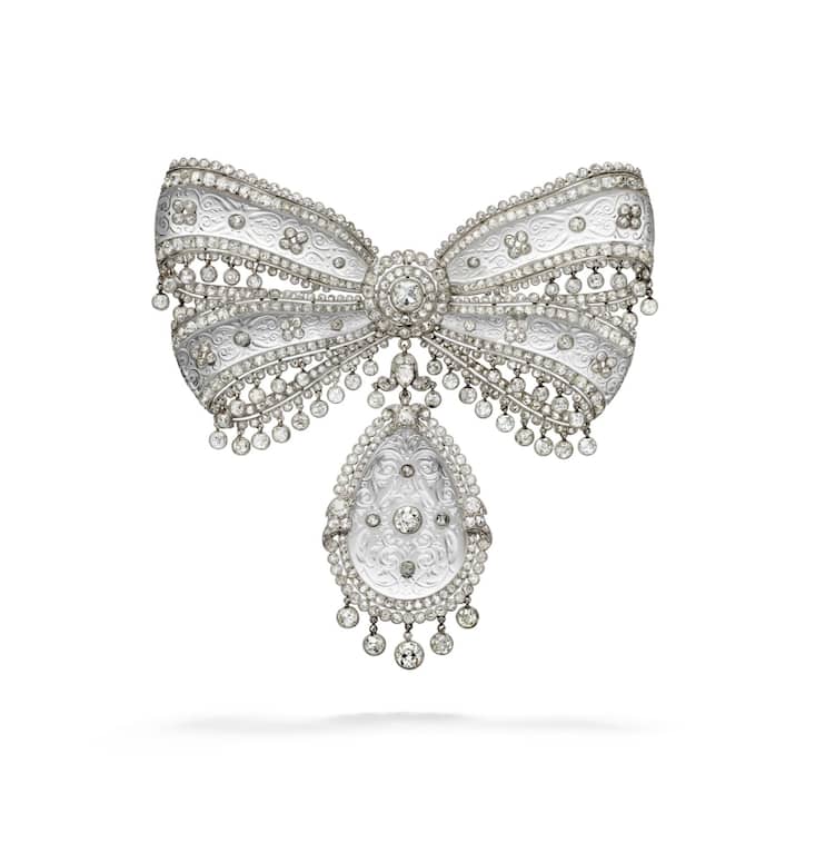 <p>Stomacher Brosche</p>