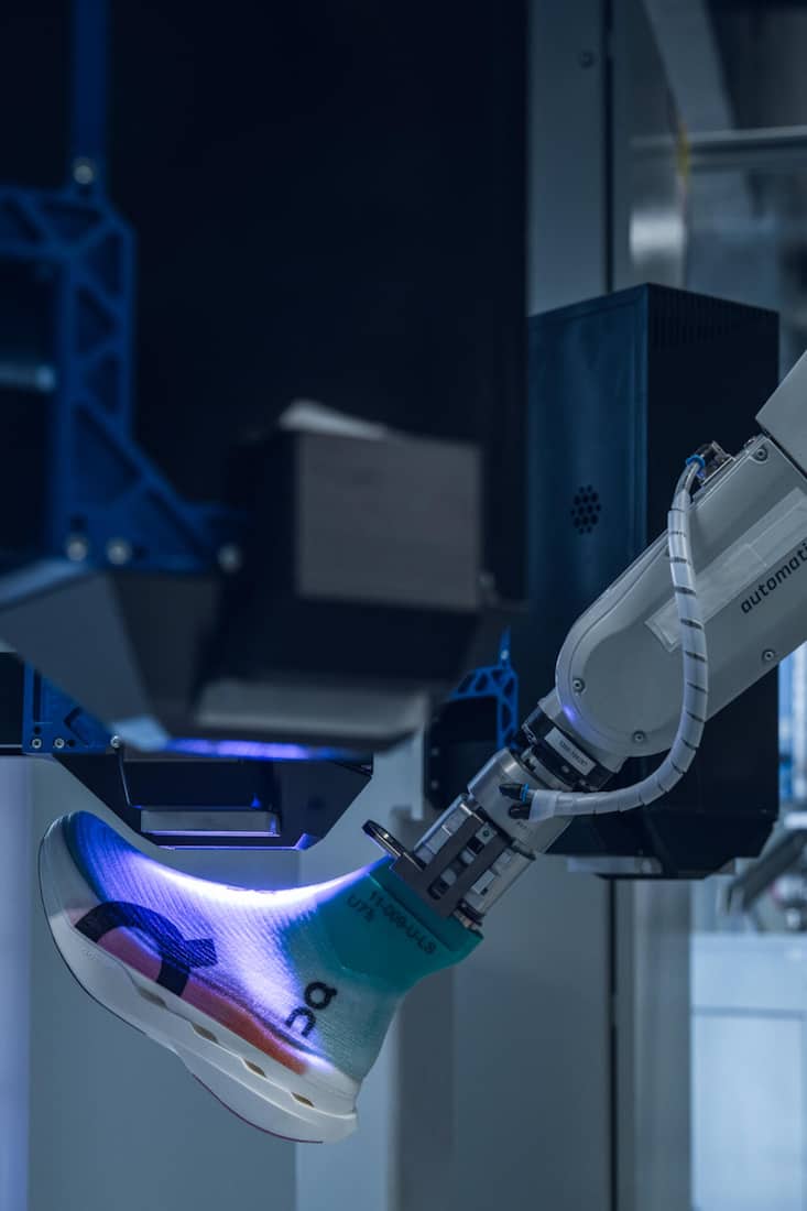 <p>Das UV-Licht trocknet und festigt die Tinte.</p>