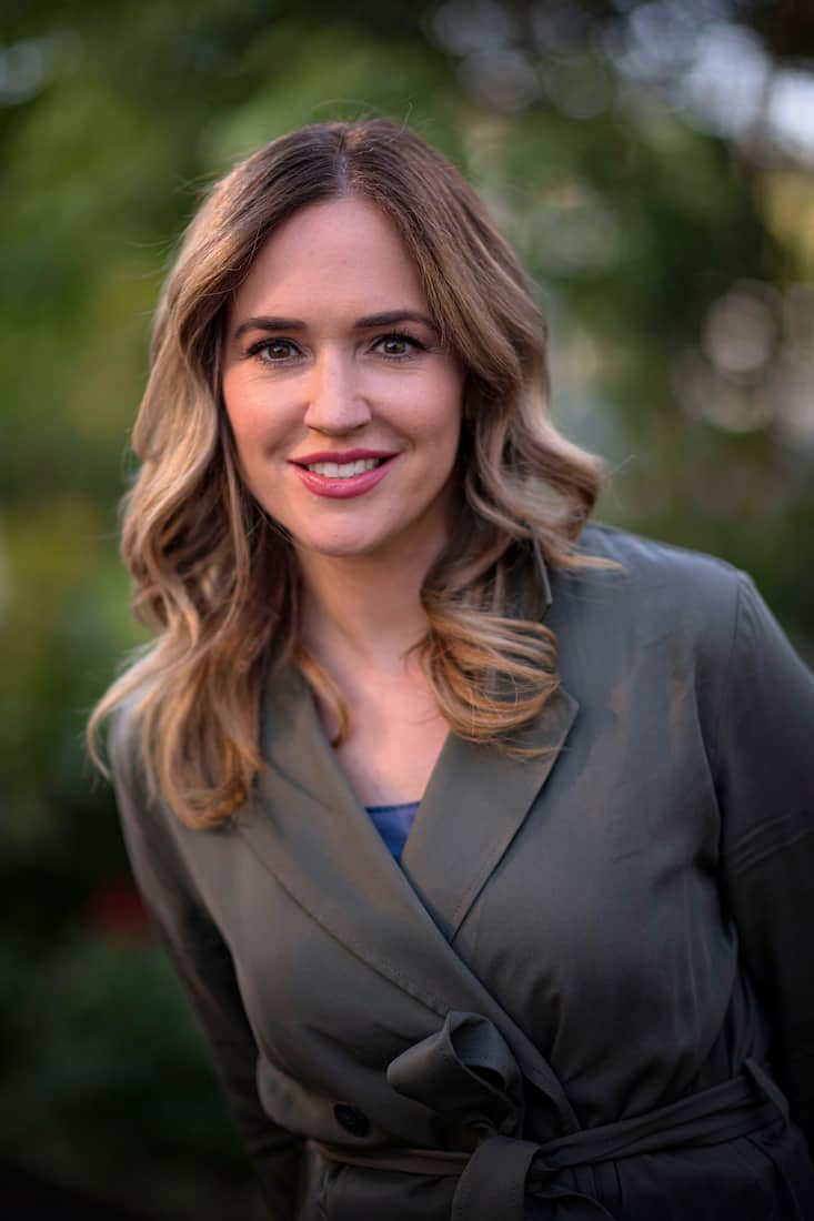 Portrait von  Patrizia Laeri, fotografiert im Garten des SRF in Leutschenbach.27.04.2019.(URS JAUDAS/TAMEDIA AG)