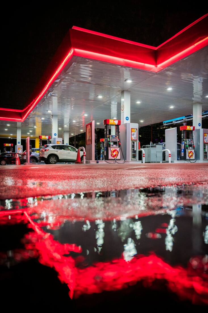 Oxxo-Tankstelle bei Nacht