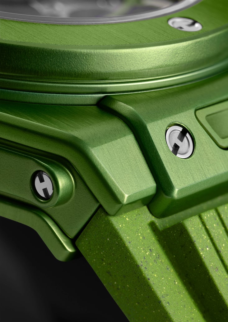  Nespresso-Kapseln im Gehäuse und im Band: Detail der Big Bang Unico Nespresso Origin von Hublot.