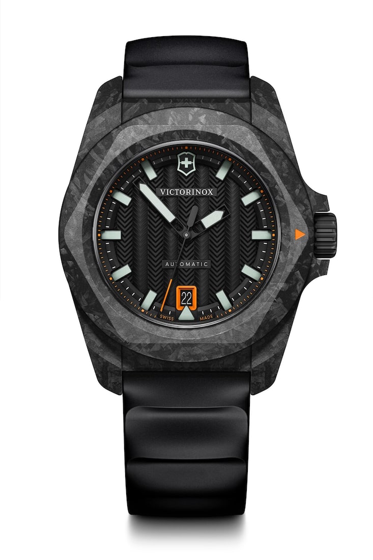 Gehäuse: 41 mm, Edelstahl oder Carbon Werk: Sellita SW 200-1 Preis: 995 bis 1295 Fr.