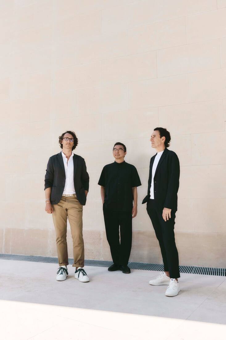 die begabtengestalterLandschaftsarchitekt Christophe Gautrand, Architekt Sou Fujimoto und Designer Gwenaël Nicolas (v.l.) ­haben Ruinarts neues Besucherzentrum entworfen.