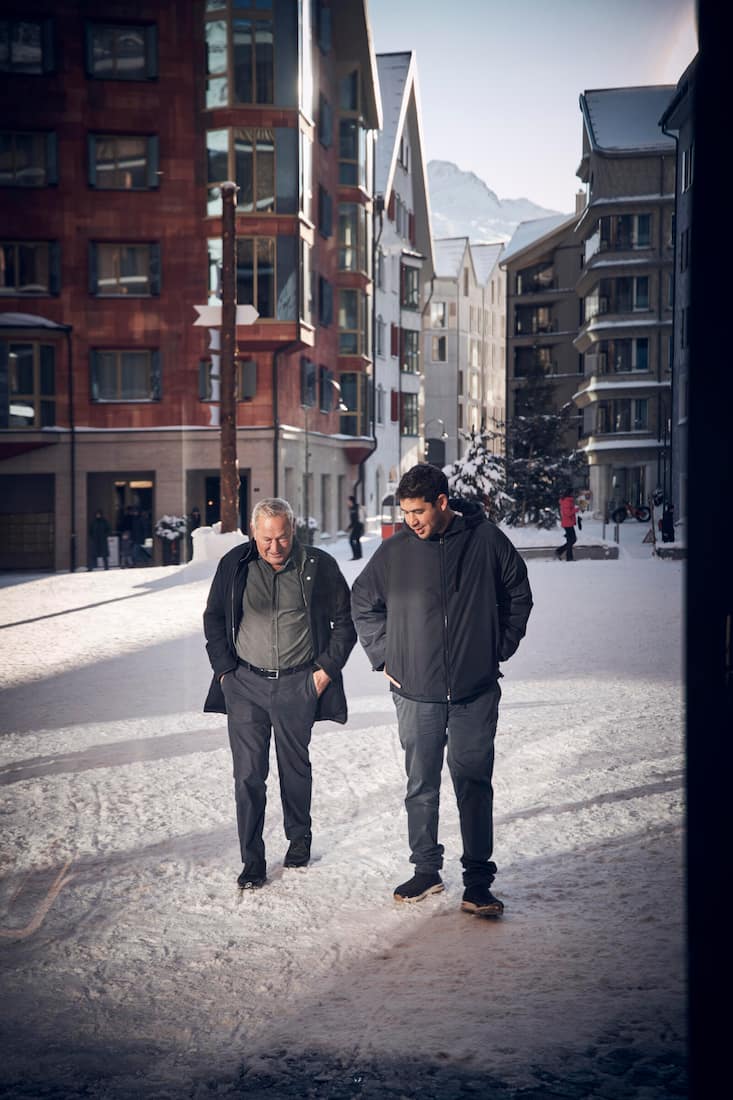 Keine Angst vor den UrnernNoch ist Samih Sawiris (l.) in Andermatt prominenter als sein Sohn Naguib Sawiris.