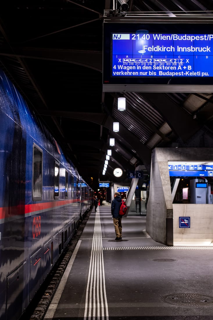 Der Nightjet der OeBB steht zur Abfahrt nach Wien im Hauptbahnhof Zürich bereit.29.11.2019Foto: Thomas Lüthi