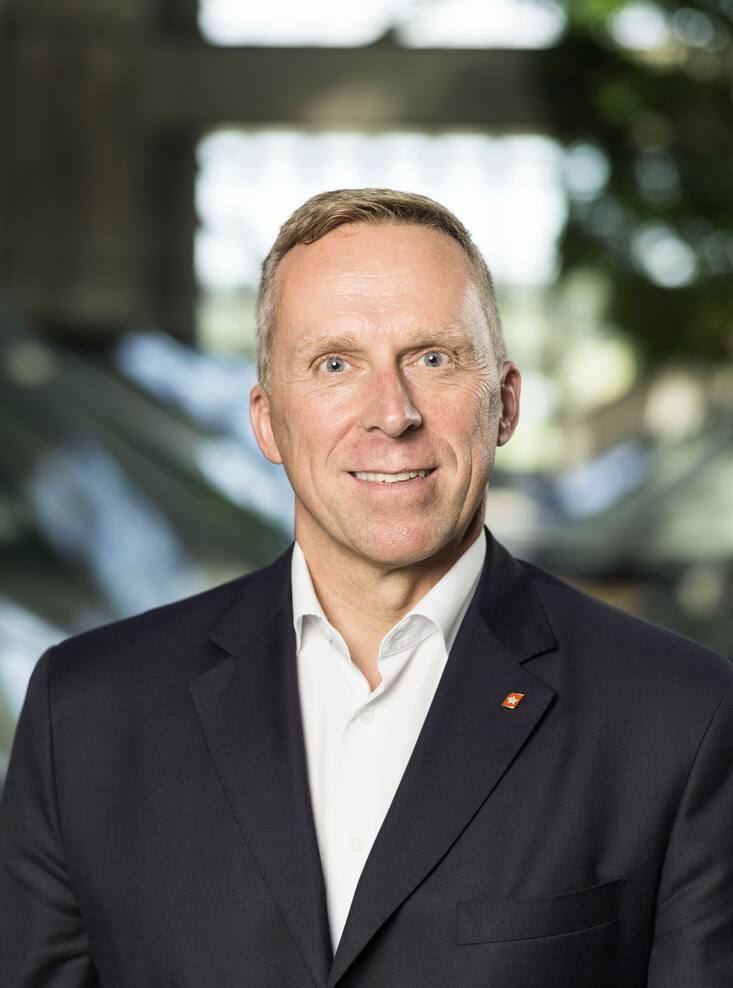 Portrait of Bernd Bauer, CEO of Swiss Airline Edelweiss Air, taken at Zurich AirportOperation Center 1 in Zurich-Kloten, Switzerland, on August 25, 2015. Edelweiss Air is owned by Swiss International Air Lines and the Lufthansa Group. (KEYSTONE/Christian Beutler)Bernd Bauer, CEO der Fluggesellschaft Edelweiss Air portraitiert am 25. August 2015 im Operation Center 1 am Flughafen Zuerich. (KEYSTONE/Christian Beutler)