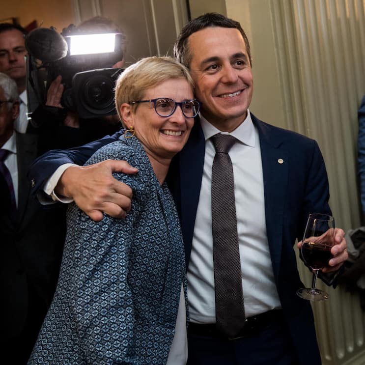 ÄRZTEPAAR Paola Rodoni Cassis, ebenfalls eine Ärztin, feiert im September 2017 mit Ignazio Cassis dessen Wahl in den Bundesrat.