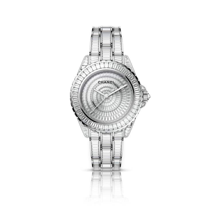 <p>Chanel</p>
<p>Die Weissgolduhr «J12 River 38 mm Baguette-Cut Diamonds» hat ein Automatikwerk und ist vollständig mit Diamanten ausgefasst.</p>
