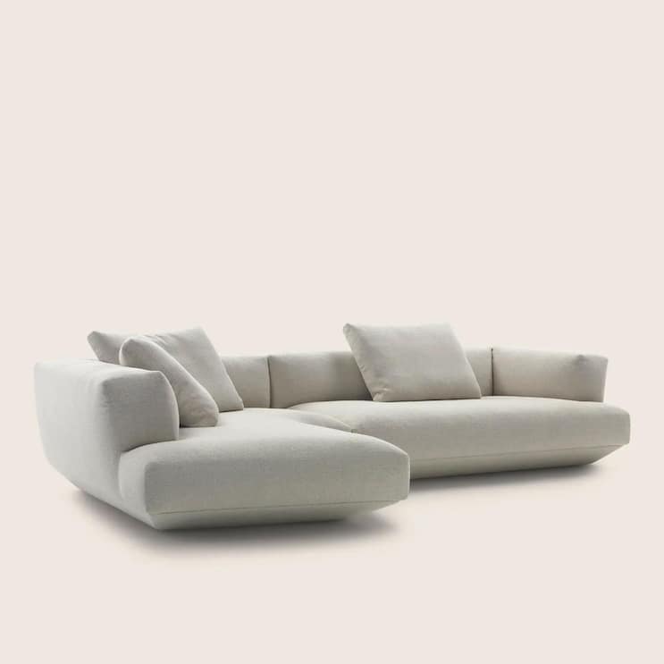 <p>Flexform: Der italienische Architekt Antonio Citterio entwarf das Sofasystem Loungescape, das über dem Boden zu schweben scheint.</p>