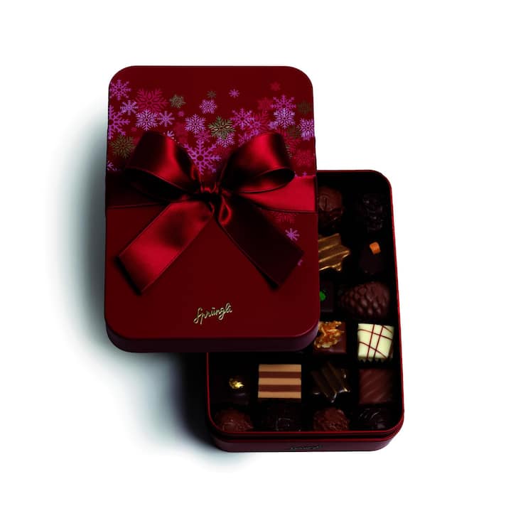 <p>Métal-Boîte mit 24 Pralinés und Truffes von Sprüngli, 54 Fr.</p>
