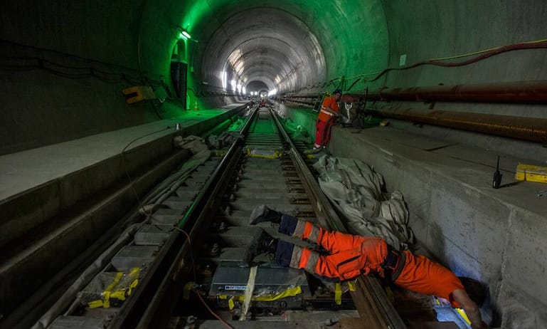 arbeiter-tunnel_0.jpg