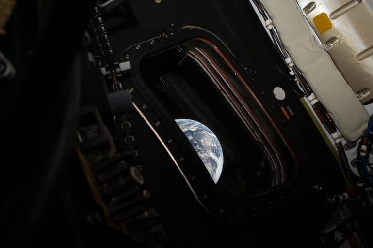 Aufgang der Erde, beobachtet von der Artemis II Mission.