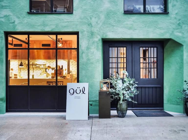 ELIF OSKANS RESTAURANT Das «Gül» im Zürcher Nightlife-Kreis 4 ist für die modernisierte Form der türkischen Küche bekannt. Immer bestens besucht.