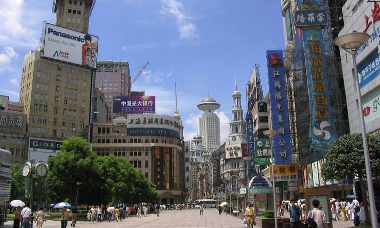shanghai_nanjing_road_wikimedia.jpg