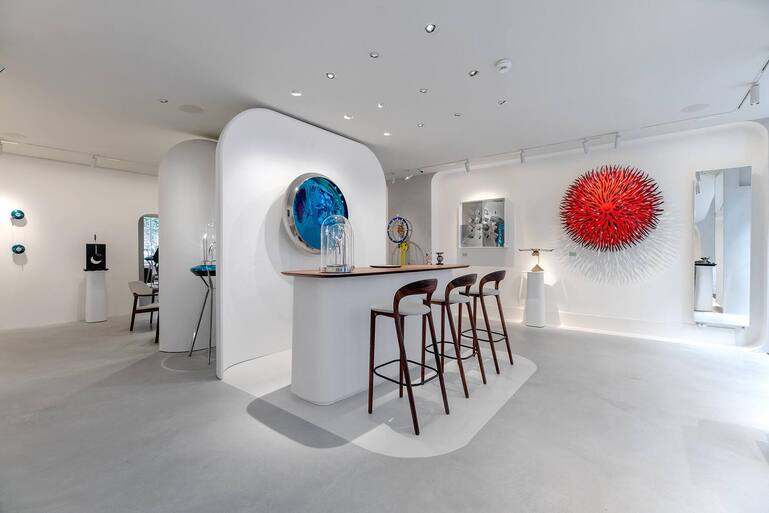 Blick in die M.A.D. Gallery von Max Büsser in Genf. Sie ist ein ­faszinierendes Universum. Zeit­maschinen und mechanische Kunst­geräte sind das Mass aller Dinge.