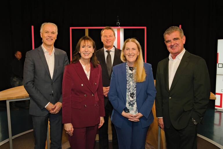 Das Panel: Jan-Egbert Sturm, KOF; Suzanne Thoma, Sulzer; Dirk Schütz, BILANZ; Helene Budliger Artieda, Seco; Peter Spuhler, Stadler Rail.