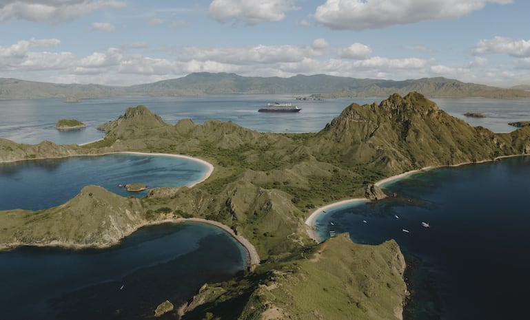 padar island in komodo national park