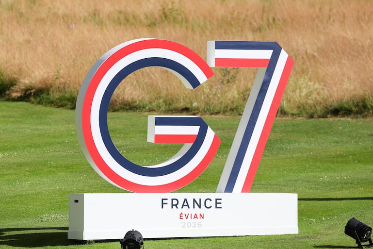 Der G7-Gipfel tagt in der Gemeinde. Unter den Anwesenden sind US-Präsident Donald Trump, Frankreichs Präsident Emmanuel Macron und Italiens Ministerpräsidentin Giorgia Meloni.