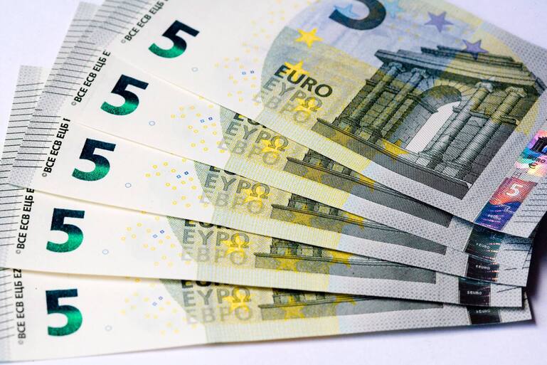 MAY 24: The new 5 Euro bank notes on May 24, 2013. (Photo by Ulrich Baumgarten via Getty Images)
