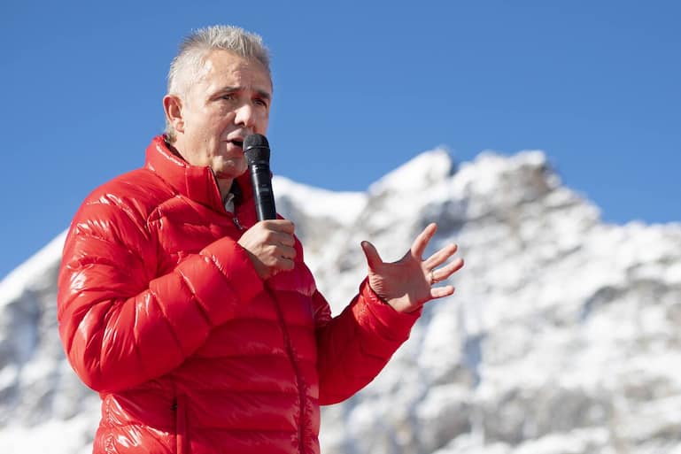 Urs Kessler, CEO Jungfraubahn Holding AG, speaks during a golf event on the Aletsch glacier, 3'454 meters above sea level on the Jungfraujoch, Switzerland, on Thursday, October 4, 2018. (KEYSTONE/Anthony Anex)