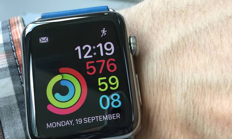 apple-watch-series-2-stainless-steel-42mm-praxistest-gesundheit-aktivitaet-watch-face.jpg