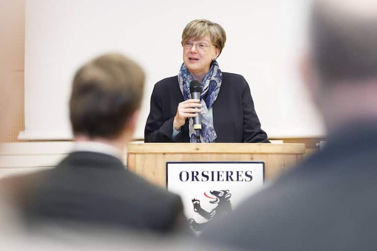 Isabelle Chassot, directrice de l'Office federal de la culture, parle lors de la Ceremonie d'inscription de l'Alpinisme sur la liste representative du patrimoine culturel immateriel de l'UNESCO (Organisation des Nations unies pour l'education, la science et la culture) ce vendredi, 13 decembre 2019 a Orsieres, Suisse. (KEYSTONE/Cyril Zingaro)