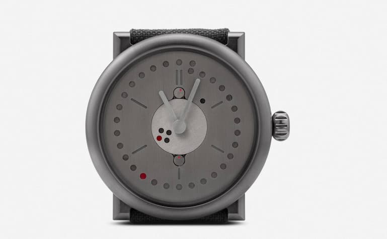 Oechslin & Junior Perpetual Calendar: Reduktion statt Ritual. Der Tüftler Ludwig Oechslin vereinfacht die Ewigkeit auf wenige Zahnräder – genial. Circa 25 000 Franken.