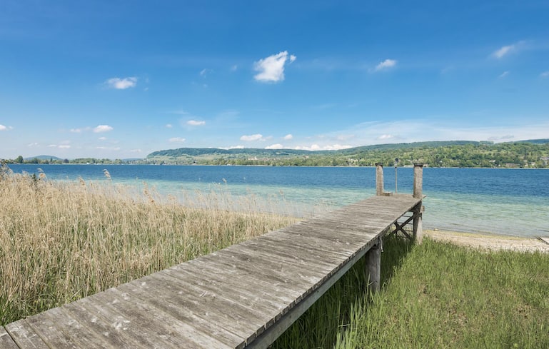 Sie kostet zwischen 5 und 10 Millionen Franken und hat einen prächtigen Steg ins Wasser.