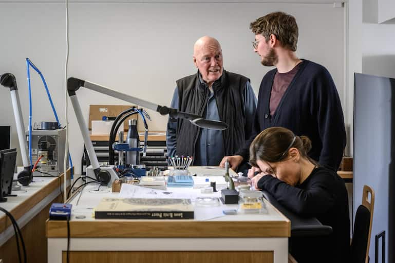Verkaufen Uhren zu Spitzenpreisen: Jean-Claude Biver (l.) und Sohn Pierre.