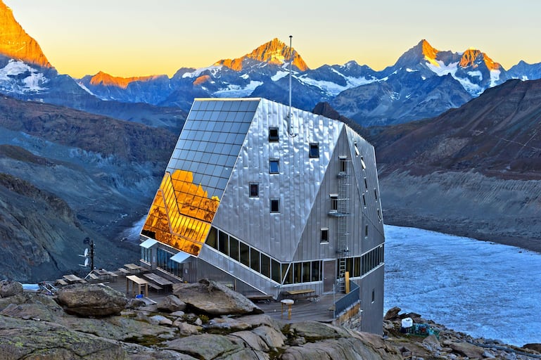 Bilder der Erde Morgendämmerung an der Monte-Rosa-Hütte, hinten Gornergletscher, Zermatt, Wallis, Schweiz, Europa Copyright: imageBROKER/GuenterxFischer iblgva04528583.jpgImages the Earth Dawn to the Monte Pink Hut rear Gornergletscher Zermatt Wallis Switzerland Europe Copyright image broker GuenterxFischer iblgva04528583 JPG Bitte beachten Sie die gesetzlichen Bestimmungen des deutschen Urheberrechtes hinsichtlich der Namensnennung des Fotografen im direkten Umfeld der Veröffentlichung!