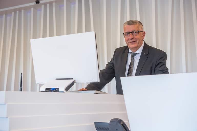 Portait von Kurt Sidler, Präsident Raiffeisenverband Luzern, Nidwalden, Obwalden.Luzerner Zeitung / Dominik WunderliFotografiert am 10.03. 2017 BankGeldRaiffeisenbank