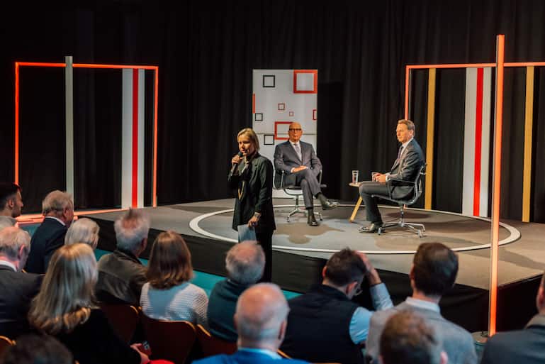 
Ladina Heimgartner, CEO von Ringier Medien Schweiz, Klaus Schwab, Dirk Schütz