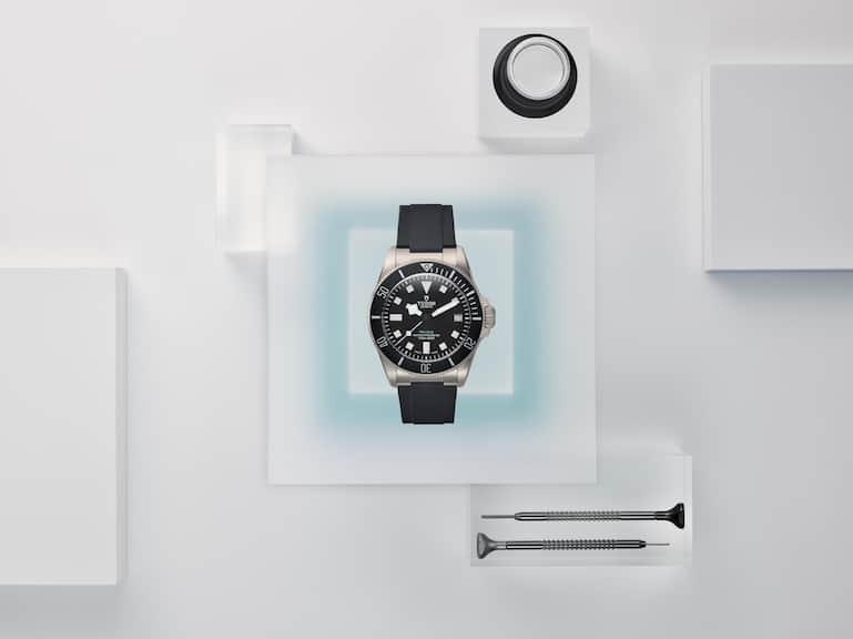 Tudor Pelagos Ultra 43 MM
Bis 1000 Meter Tiefe wasserdicht – mit dem typischen «Snowflake»-Stundenzeiger. Die technisch komplexeste Uhr, die je von Tudor gebaut wurde. Preis ab 4600 Franken.