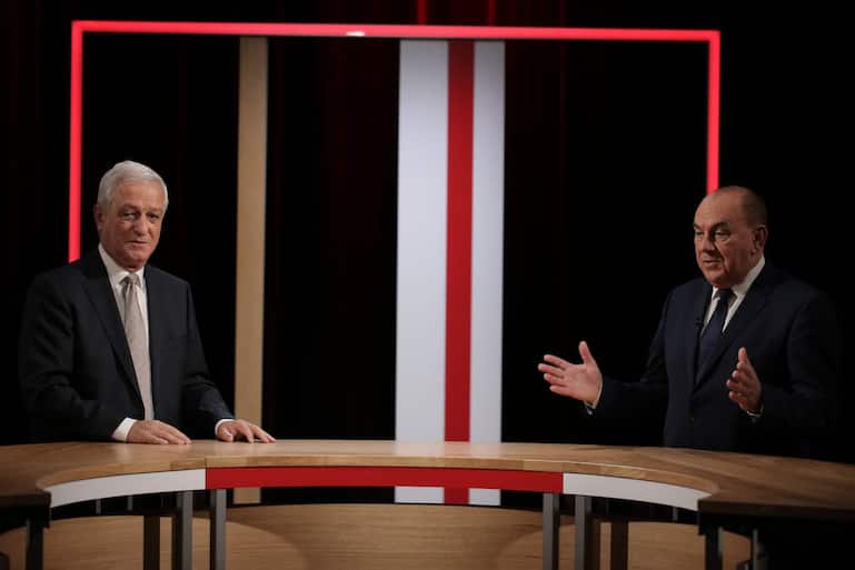 Erster TV-Auftritt seit Corona: Novartis-VR-Präsident Jörg Reinhardt (l.) und sein UBS-Pendant Axel Weber beim BILANZ Business Talk.