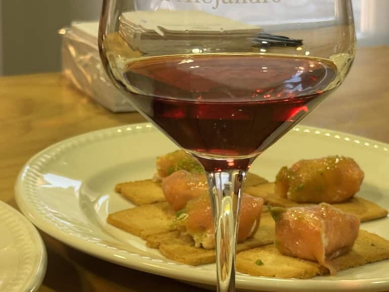 Garnacha tinta, hier in der leichten, hellroten Variante.