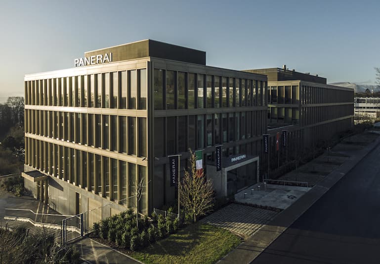In der Manufaktur in Neuenburg werden die Uhren erdacht, konstruiert, gebaut und ­getestet.