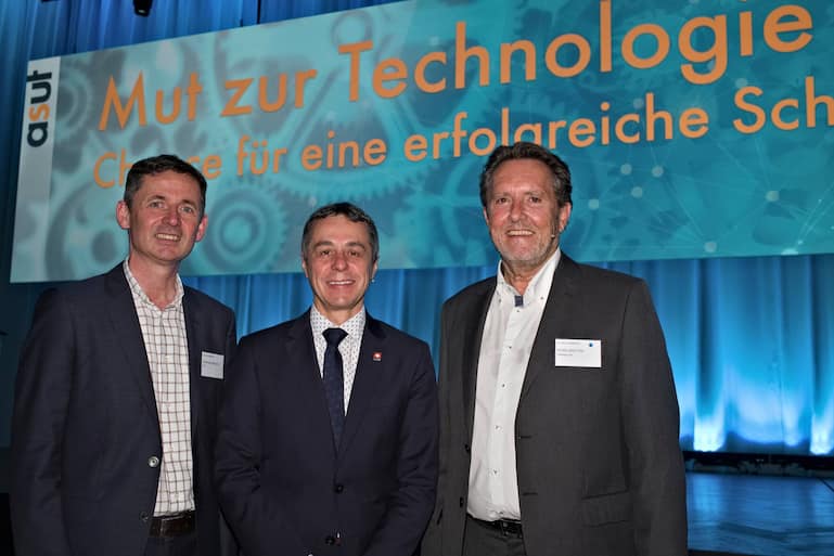 hristian Grasser, Geschäfstführer, asut; Ignazio Cassis, Bundesrat; Peter Grütter, Präsident, Schweizerischer Verband der Telekommunikation asut;