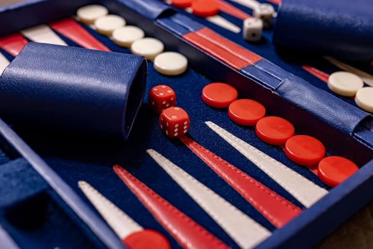 Das Brettspiel Backgammon.