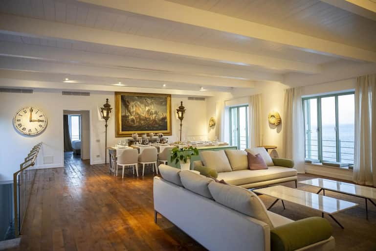 Die Insel ist für kleine Gruppen perfekt: 12 Leute haben Platz in den sechs Schlafzimmern der Villa.