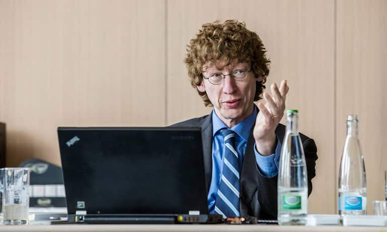 private-banking-jury-throsten-hens.jpg