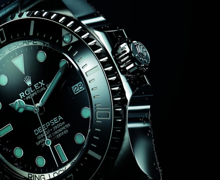 Rolex Deepsea
Die Nachfolgerin der legendären Deep Sea Special. Bis 3900 Meter Tiefe garantiert wasserdicht – Rolex testet mit einer Sicherheitsmarge von 25 Prozent. Preis: 14’190 Franken.