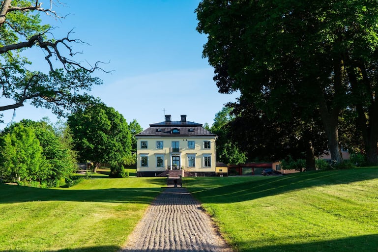 Das Herrenhaus aus dem Jahr 1692 verfügt über 14 Schlafzimmer und direkten Wasserzugang. Sein Preis bei Sotheby’s: 7,3 Mio. Franken.